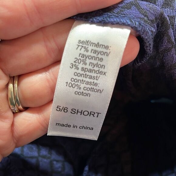 Maurices Navy Blue Patterned Geometric Print Rolled Cuff Shorts size 5/6 NEW - Picture 8 of 8